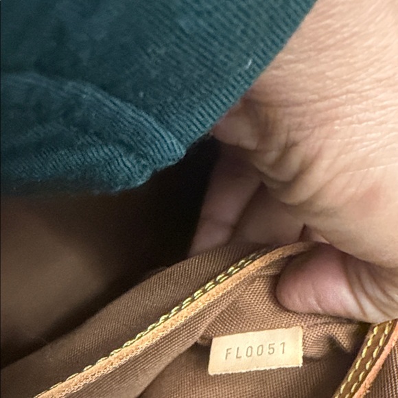 Louis Vuitton Monogram Canvas Men's Bag - Picture 8 of 9